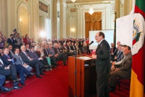Na primeira etapa, até dezembro de 2018, o BRDE prevê a transferência de R$ 450 milhões - Foto: Luiz Chaves/Palácio Piratini