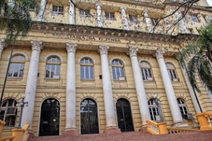 Nesta modalidade, a possibilidade de parcelar em até 120 meses é restrita aos contribuintes do Simples Nacional - Foto: Alex Rocha/Palácio Piratini 