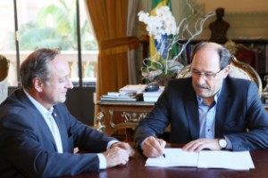 Medida foi tomada em conjunto com o secretário Vieira da Cunha e após consulta à PGE - Foto: Luiz Chaves/Palácio Piratini 