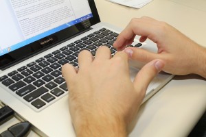 Quase metade dos domicílios brasileiros tem computador