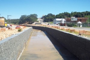 05102018_obras_saneamento_Vinhedo_SP